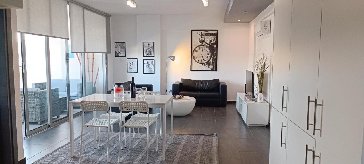 Dezo Luxury Town Apartment Larnaca Exterior photo