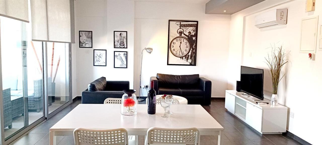 Dezo Luxury Town Apartment Larnaca Exterior photo