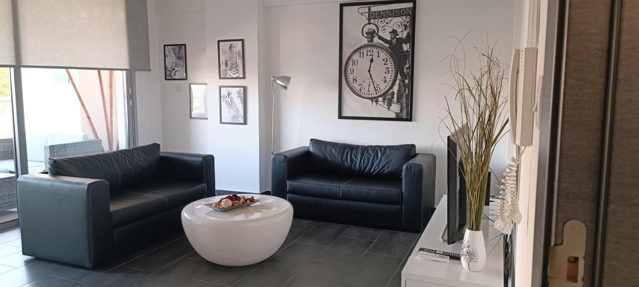 Dezo Luxury Town Apartment Larnaca Exterior photo