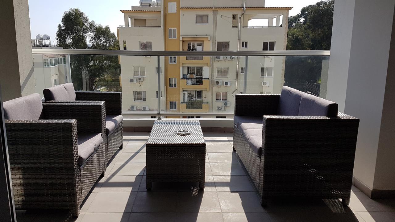 Dezo Luxury Town Apartment Larnaca Exterior photo