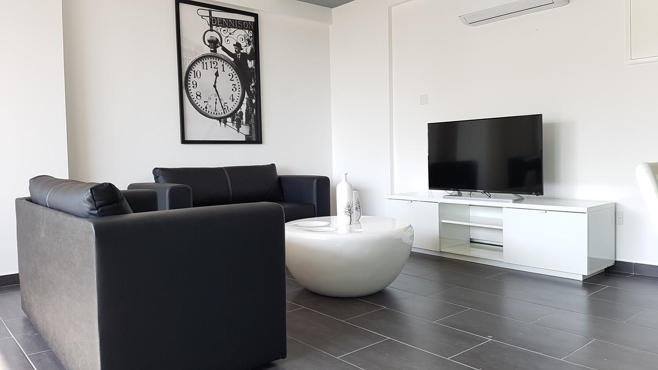 Dezo Luxury Town Apartment Larnaca Exterior photo